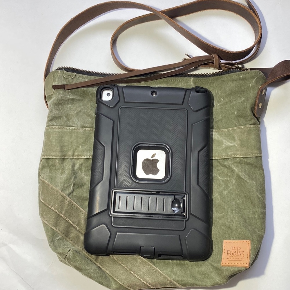 Pip Robins Crossbody - Picture 7 of 8